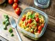 leckerer-veganer-nudelsalat-mit-pesto-zum-mitnehmen