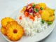 suess-scharfe-koestlichkeit-gebratene-ananas-mit-reis-und-exotischem-flair